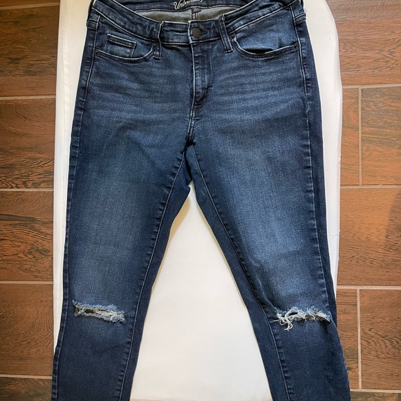 Universal Thread Distressed Jeans - Picture 1 of 9